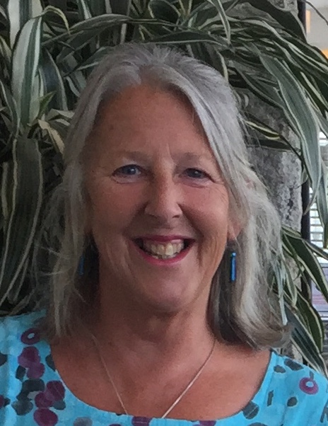 Lynne Holmes